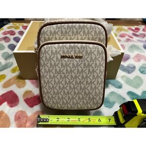 New Michael kors crossbody purse white with brown